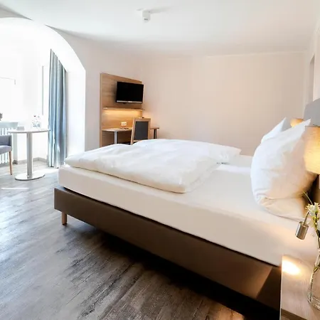 Hotelgasthof Bayerischer Hof מלון