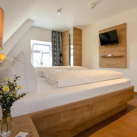 Hotelgasthof Bayerischer Hof מלון *