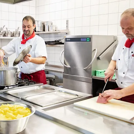 Hotelgasthof Bayerischer Hof 3*
