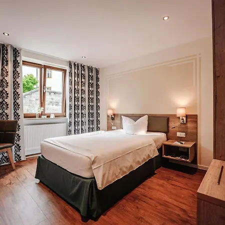 Hotelgasthof Bayerischer Hof 3*